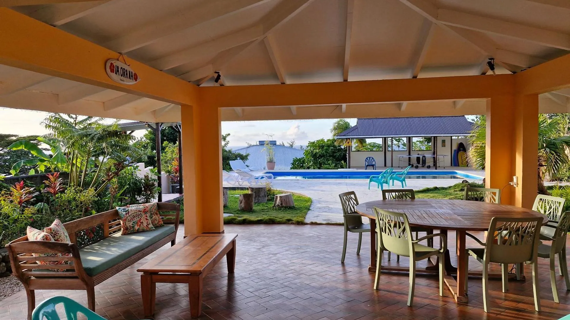 Mahina Villa Monoihere